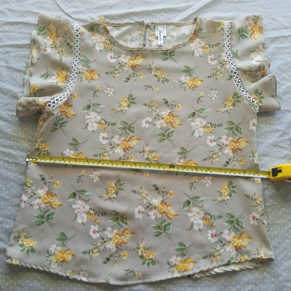 Women's Tan blouse with flowers size M - Picture 1 of 9